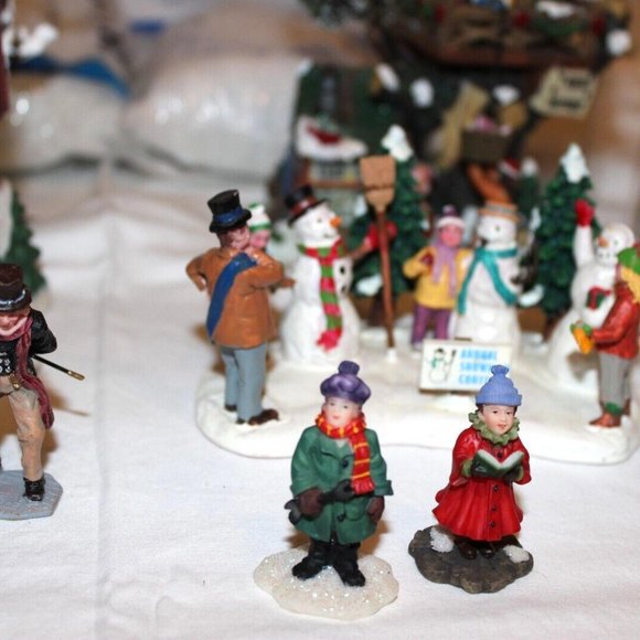 LARGE LOT LEMAX CHRISTMAS VILLAGE ACCESS. TREES FIGURINES TREE HOUSE GAZEBO - Picture 11 of 13